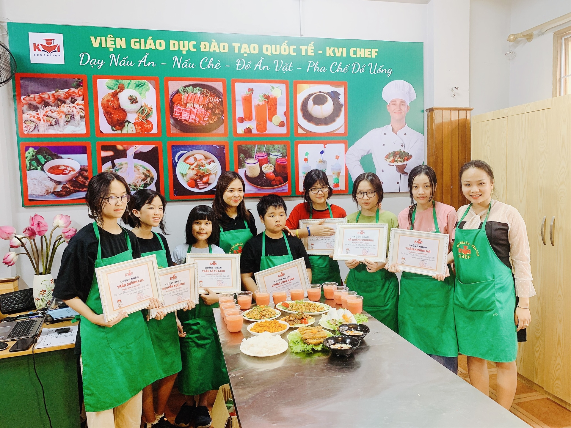 Lớp học nấu ăn cho trẻ em tại Hà Nội